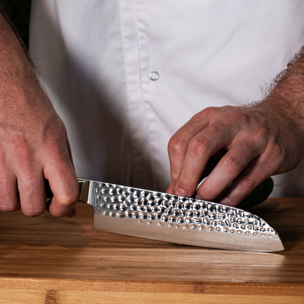 Japanilainen käsintaottu Santoku-veitsi – 18 cm tarkkuusterä
