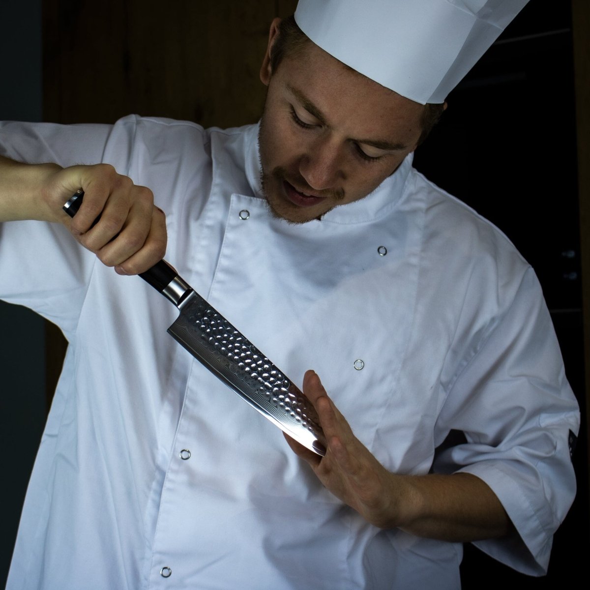 Japanilainen käsintaottu Santoku-veitsi – 18 cm tarkkuusterä