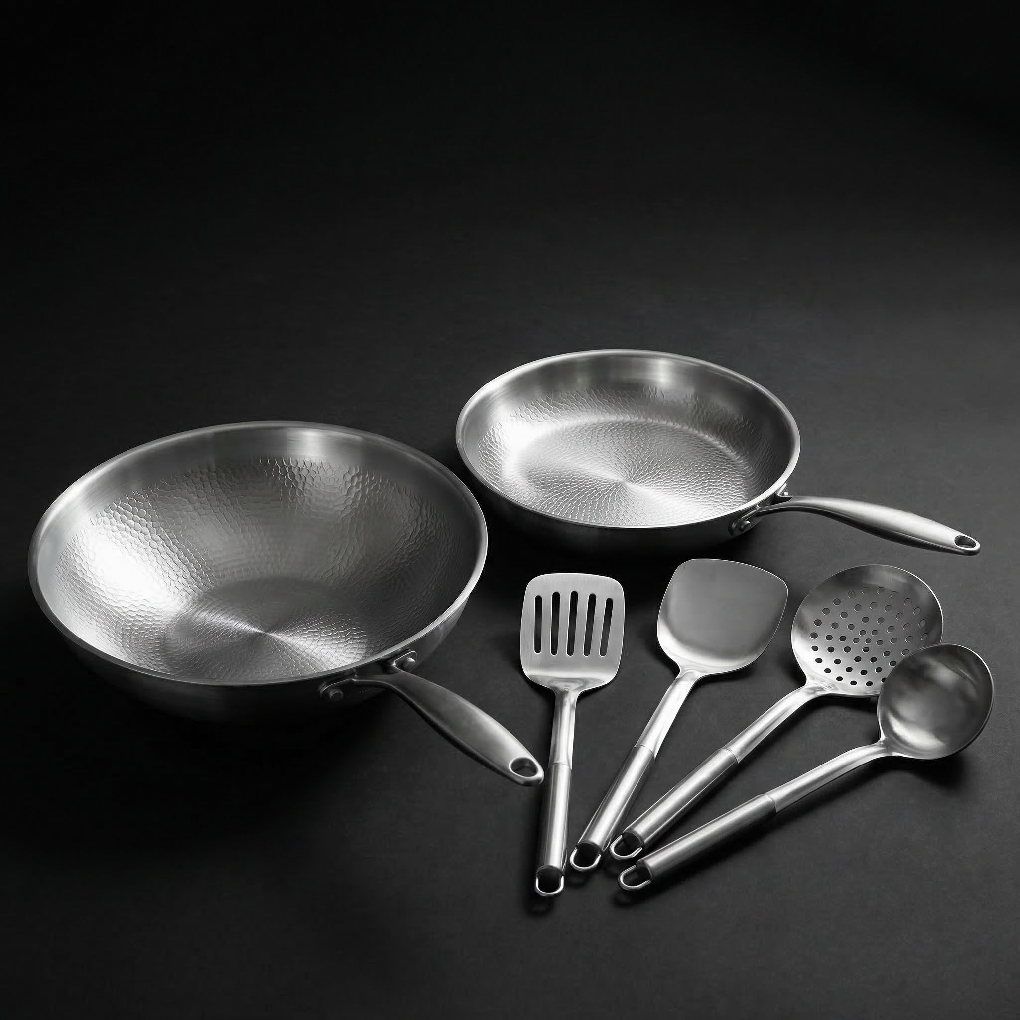 Käsintaottu titaaninen wok- ja paistinpannu (26 cm) tarvikkeilla